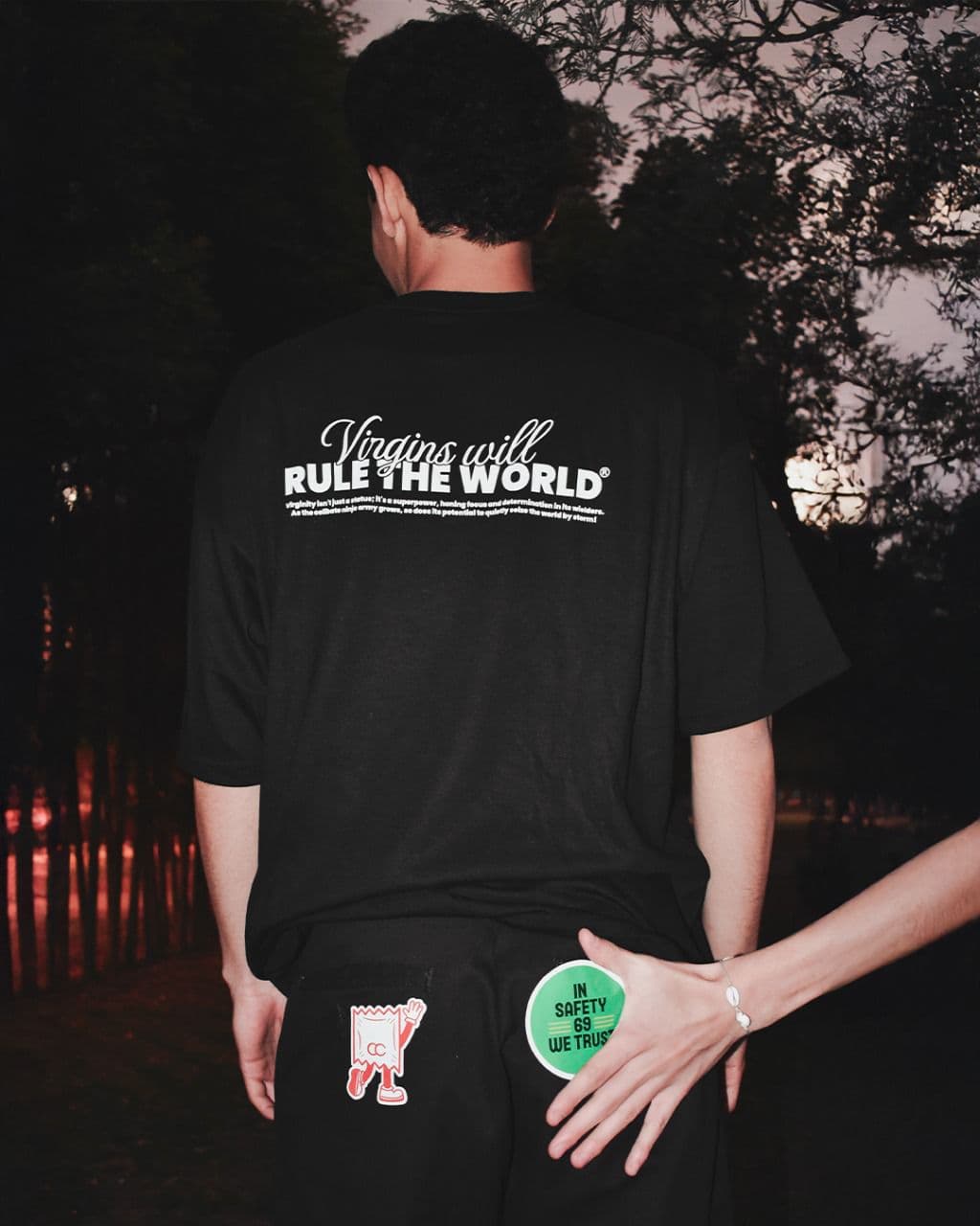 Pieza SAFETY69 con mensaje sobre concientización sexual